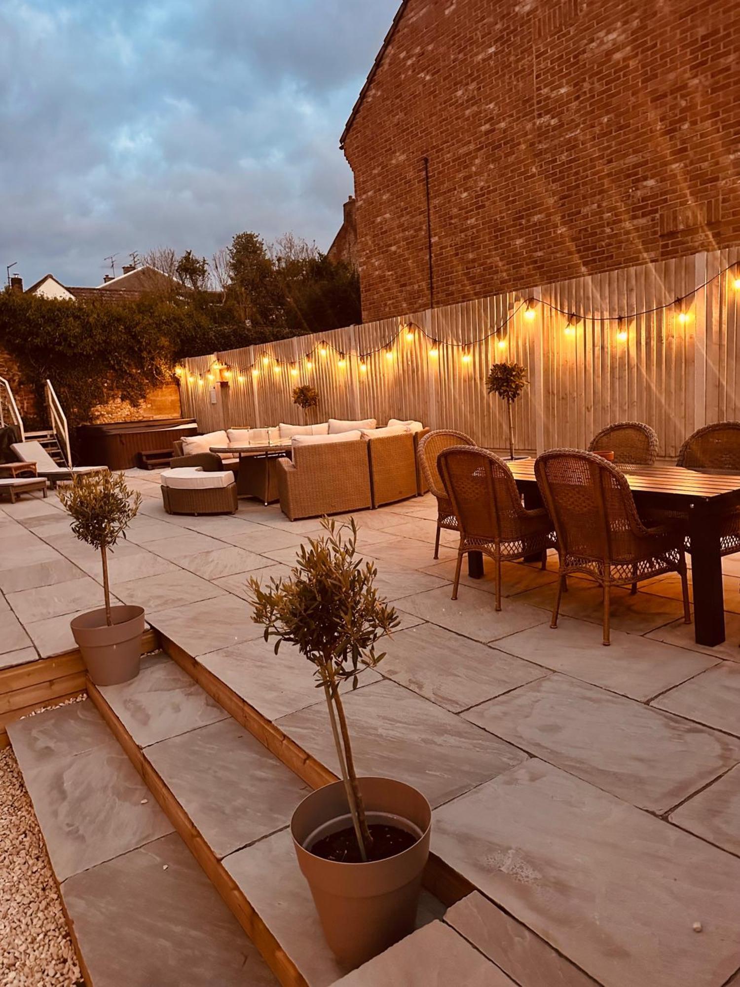 Luxury Group Celebration House With Hot Tub & Bar! Warminster Ngoại thất bức ảnh